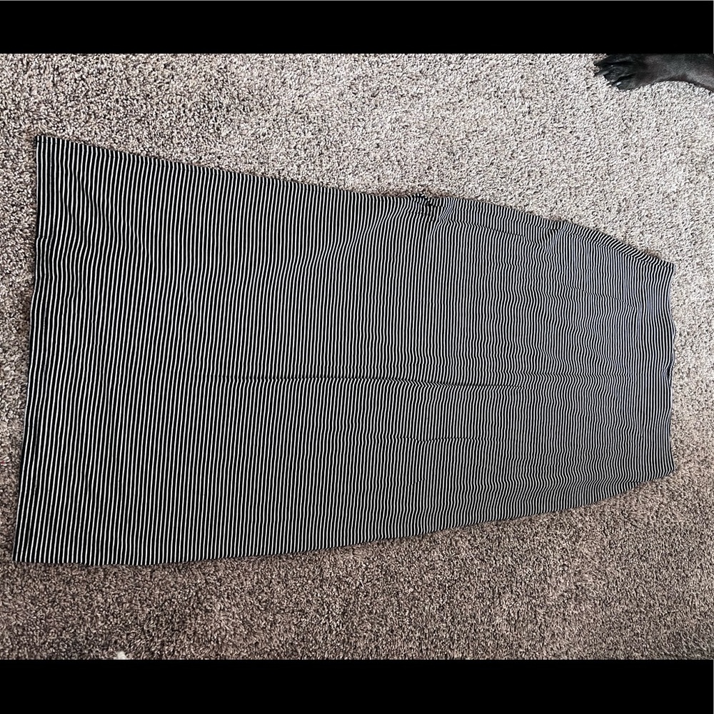 Old navy black and white stile maxi skirt with slit